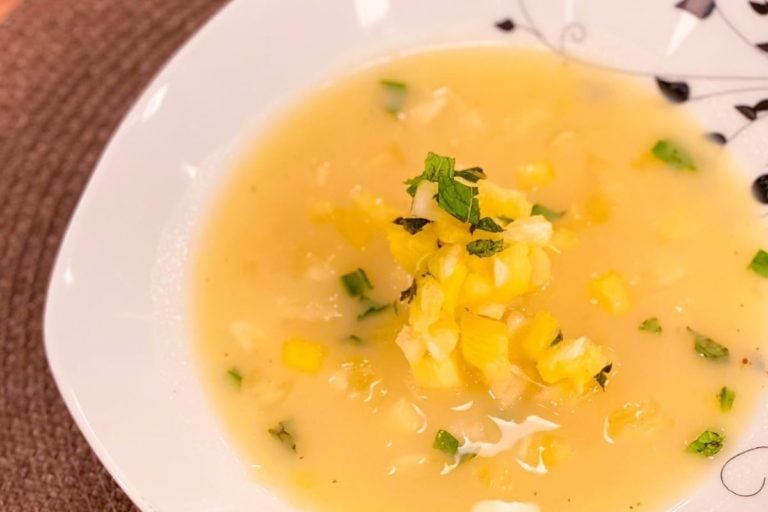 Sopa doce de casca de abacaxi
