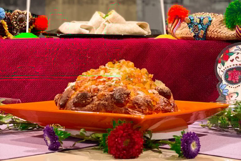 Pan de Muerto e Burrito Arriba