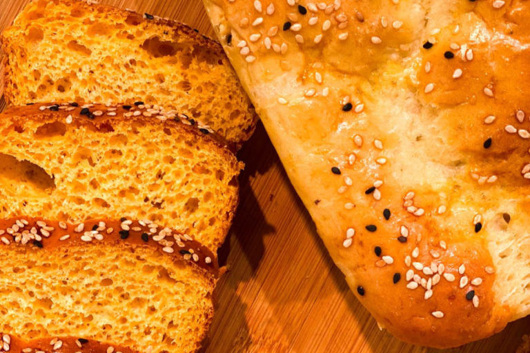 Pão de batata doce com parmesão