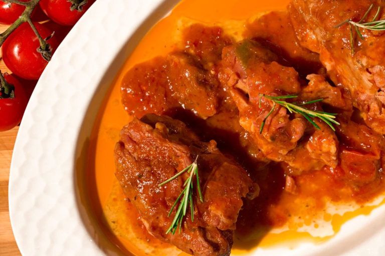 Bife à role de alcatra suína