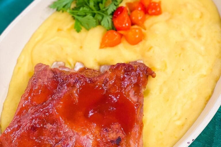 Aprenda a fazer uma costelinha de porco ao barbecue de goiabada