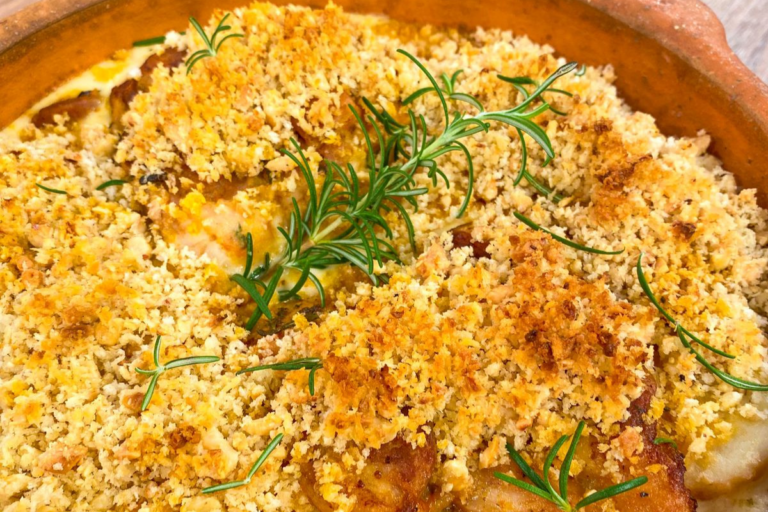 Receita saborosa de filé de sobrecoxa em crosta com molho branco