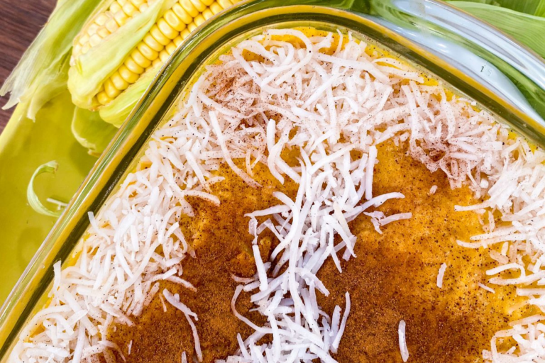 Pamonha na travessa com cocada cremosa