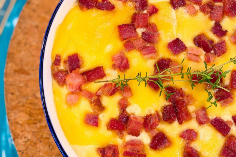 Aprenda a fazer um delicioso frango com creme de batatas