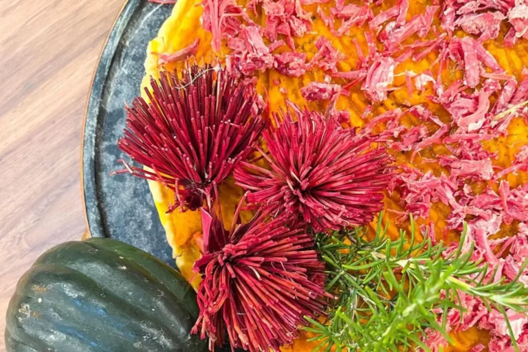 Receita saborosa quiche de carne-seca com chutney de abóbora