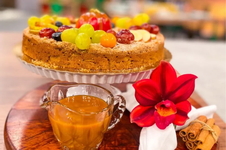 Receita de bolo cuca de maçã com caramelo delicioso