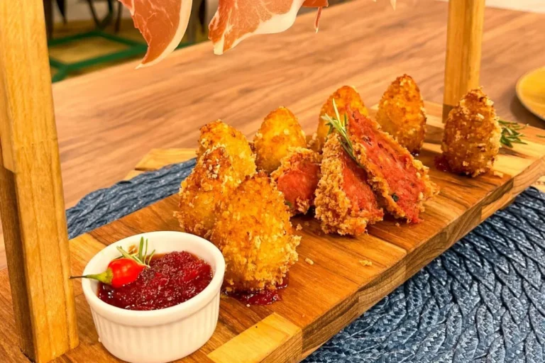 Aprenda uma deliciosa coxinha cremosa de carne seca