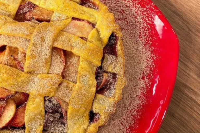 Receita de torta americana de maçã com amoras