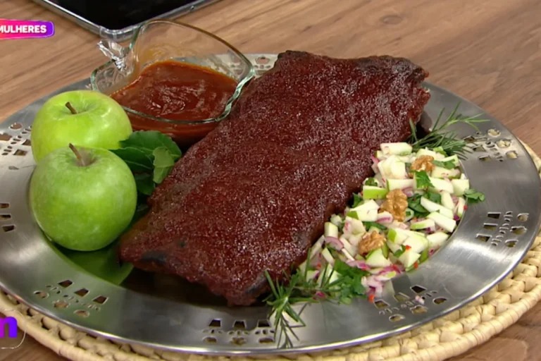 Costelinha ao barbecue de goiabada e vinagrete de maçã verde