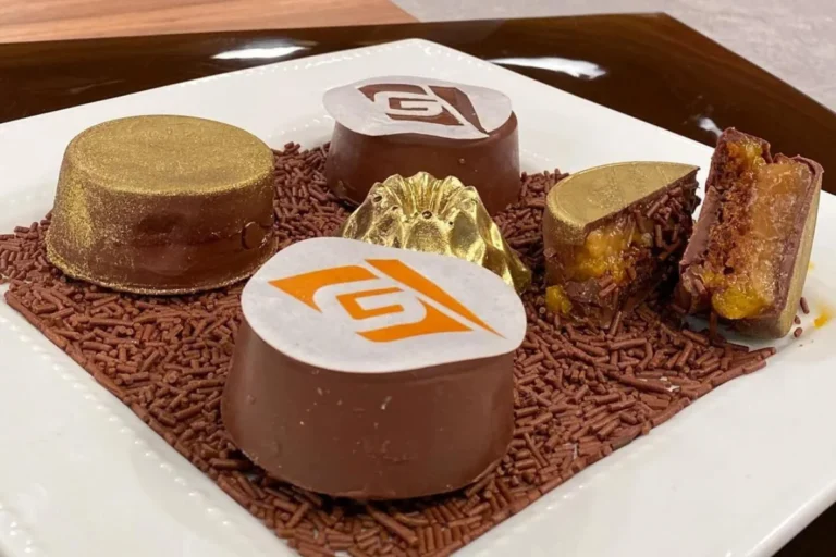 Delicioso pão de mel com damasco