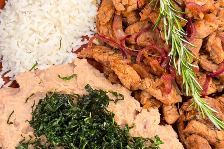 Saborosas tiras de copa lombo e tutu à mineira