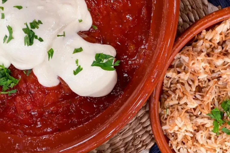 Almôndegas com creme de batata e arroz 'Bi Chairie'