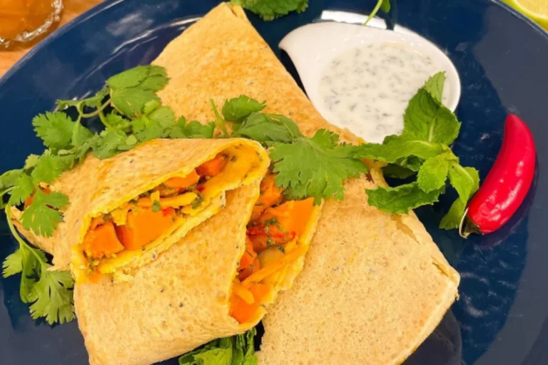 Dosa vegetariano com molho de iogurte mentolado
