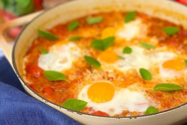 Receita simples de ovos escalfados com tomates