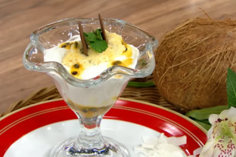 Taça gelada de coco com maracujá