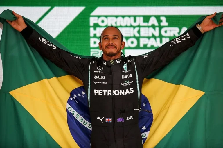 Lewis Hamilton será piloto da Ferrari em 2025