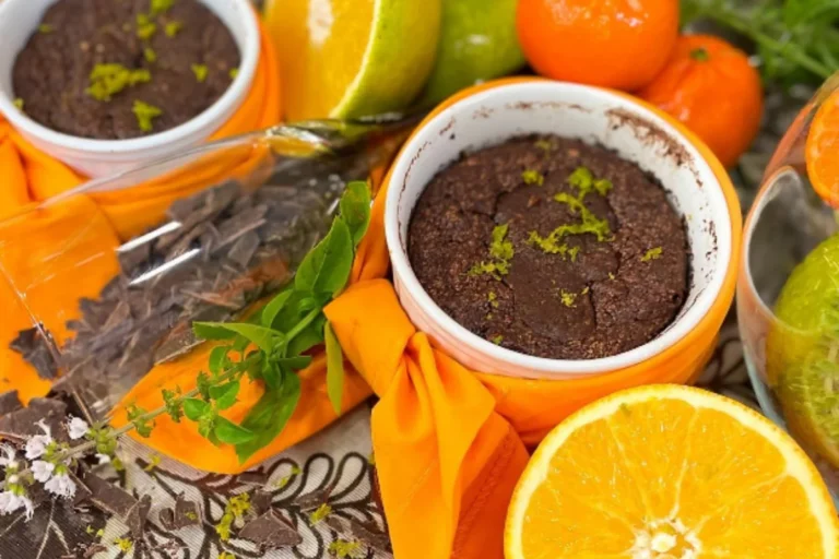 Suflê de chocolate com laranja