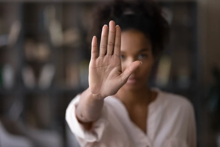 Imagem de capa representando o destaque: Pesquisa mostra como brasileiros percebem a violência contra a mulher