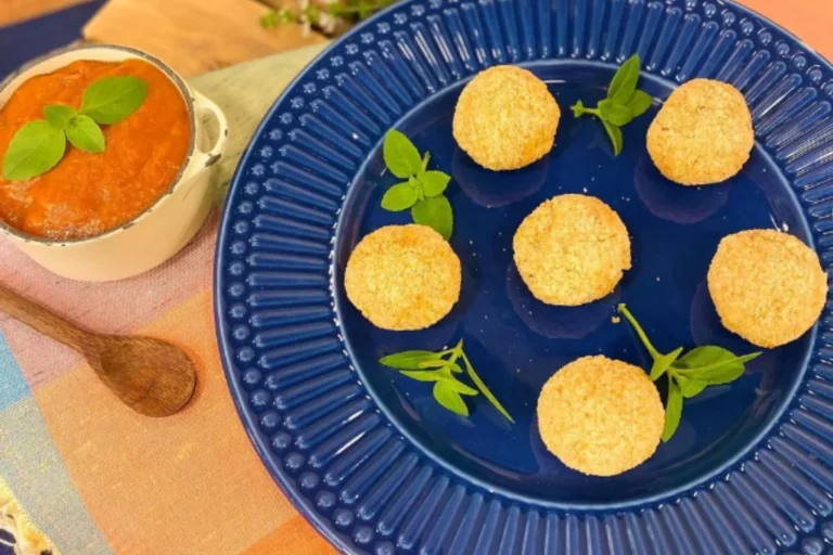 Bolinho de arroz com recheio de queijo