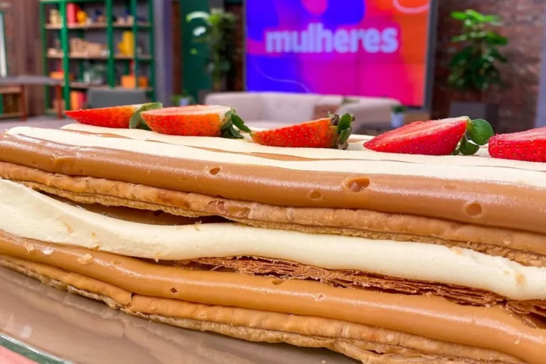 Mil-folhas de doce de leite com natas