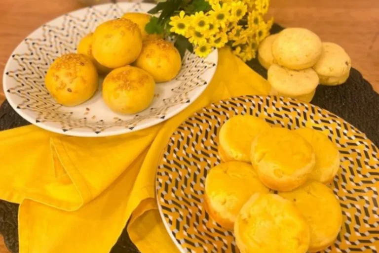 Pão de batata doce com recheio de frango e ricota