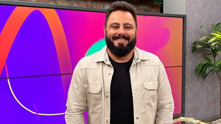 Imagem de capa representando o destaque: Maine Coon: Gato GIGANTE que conquistou as redes sociais