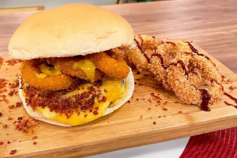 Super burguer com cebolas empanadas