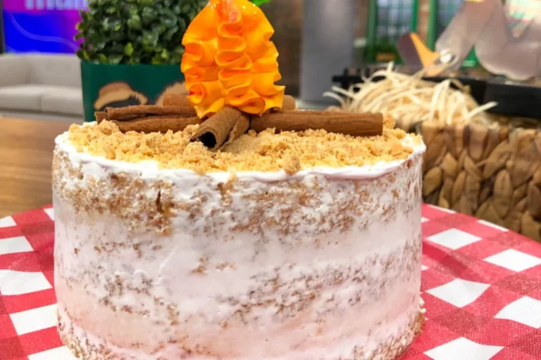 Bolo de amendoim e doce de leite