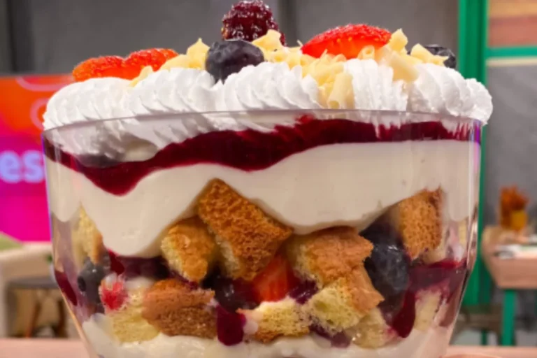 Triffle de frutas vermelhas com chocolate