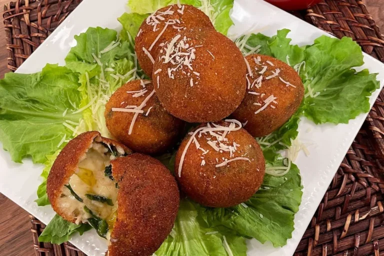 Arancini: bolinho de arroz com queijo