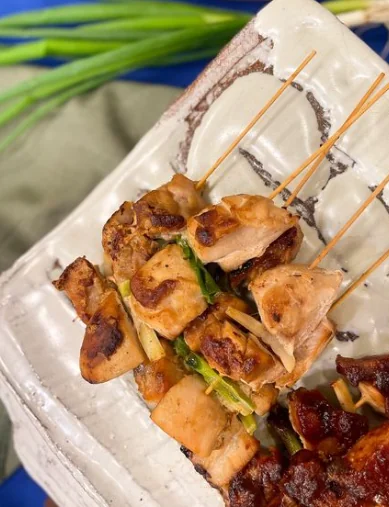 Yakitori com molho tarê