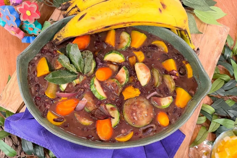Feijoada vegana nutritiva e saudável