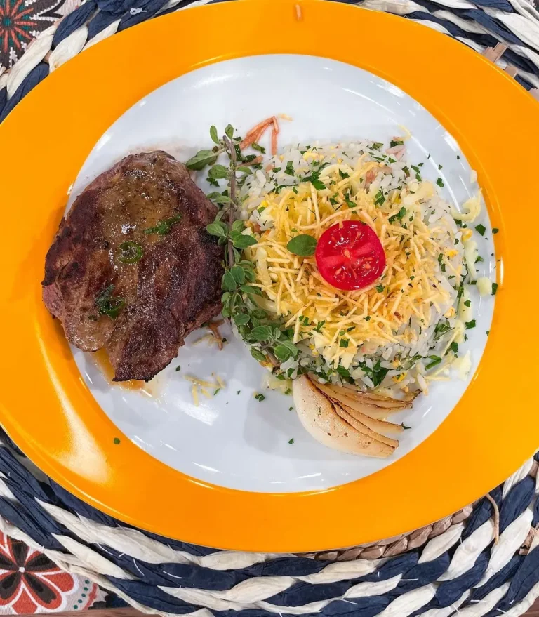 Filé mignon com arroz biro biro