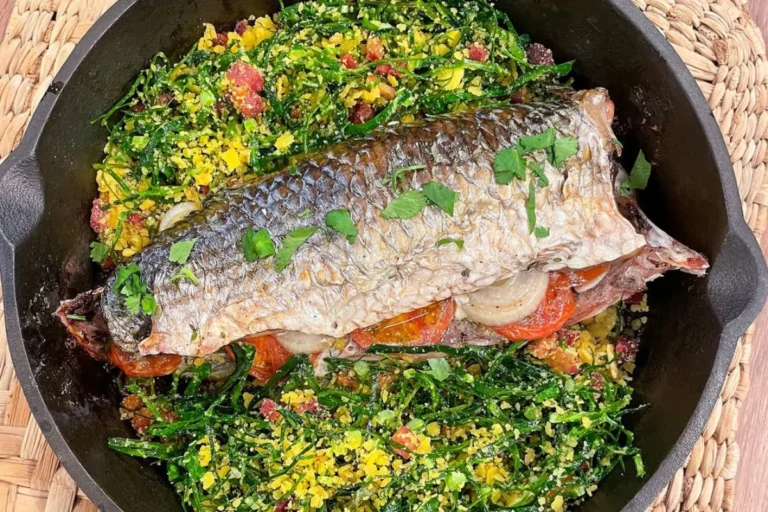 Tainha recheada e virado de couve