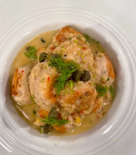 Almôndegas de tilápia ao molho indiano