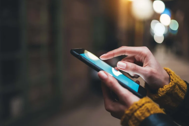 Imagem de capa representando o destaque: Seu celular pode explodir: veja os cuidados para evitar acidentes