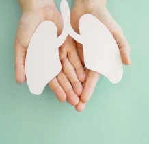 Imagem de capa representando o destaque: Pneumonia: Sintomas, Riscos e Quando se Preocupar