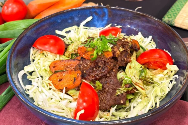 Salteado de carne com legumes ao molho de yakiniku