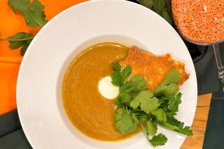 Sopa de lentilha vermelha com curry