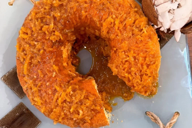 Bolo brevidade com cobertura de cocada