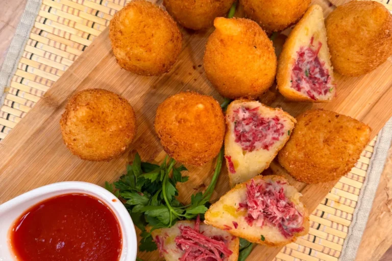 Coxinha de mandioca com carne-seca
