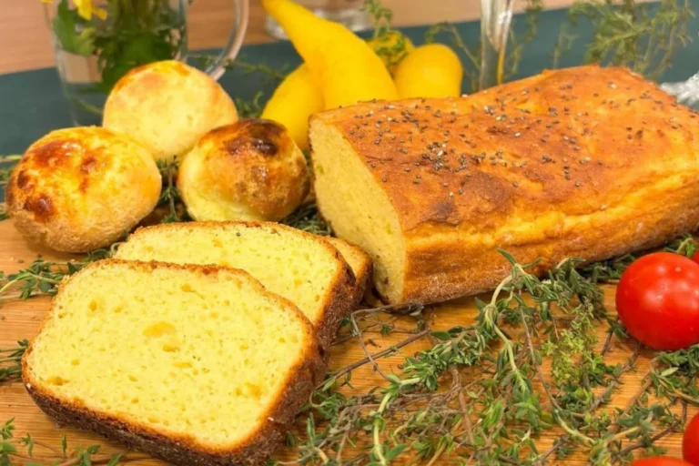 Pão de mandioquinha e geleia de tomate