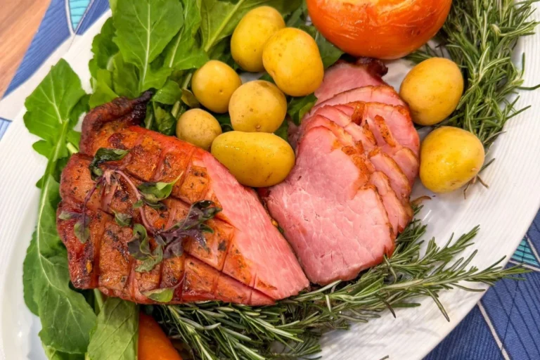 Picanha suína com tomates recheados