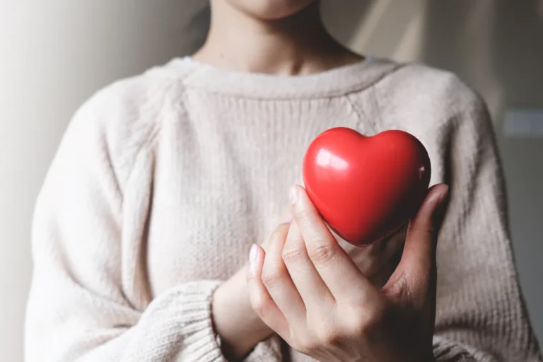 Imagem de capa representando o destaque: Será que dá para morrer de amor?
