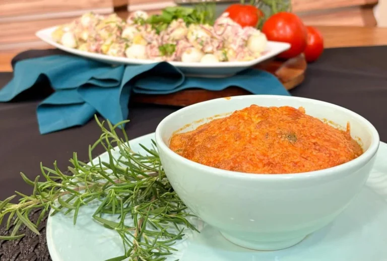 Tapioca gratinada e salada sovaco de cobra