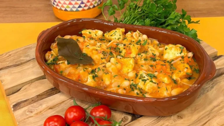 Frango com feijão branco e legumes