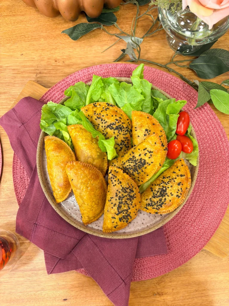 Delicioso pastel assado de escarola