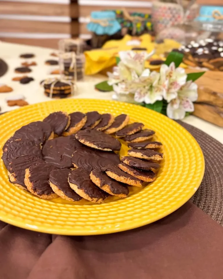 Bolacha fit com cobertura de chocolate