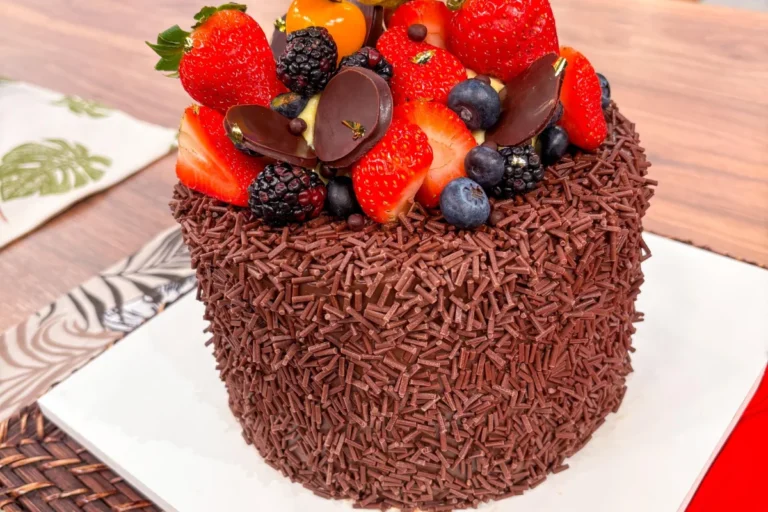 Bolo de brigadeiro com maracujá