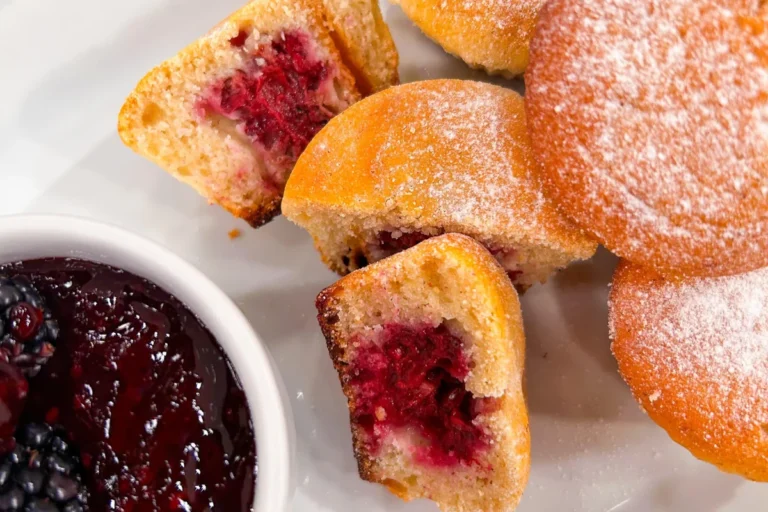 Muffin de baunilha com amoras